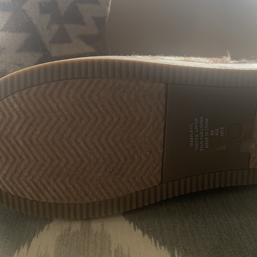 Warm comfy fur line boots - Picture 2 of 3